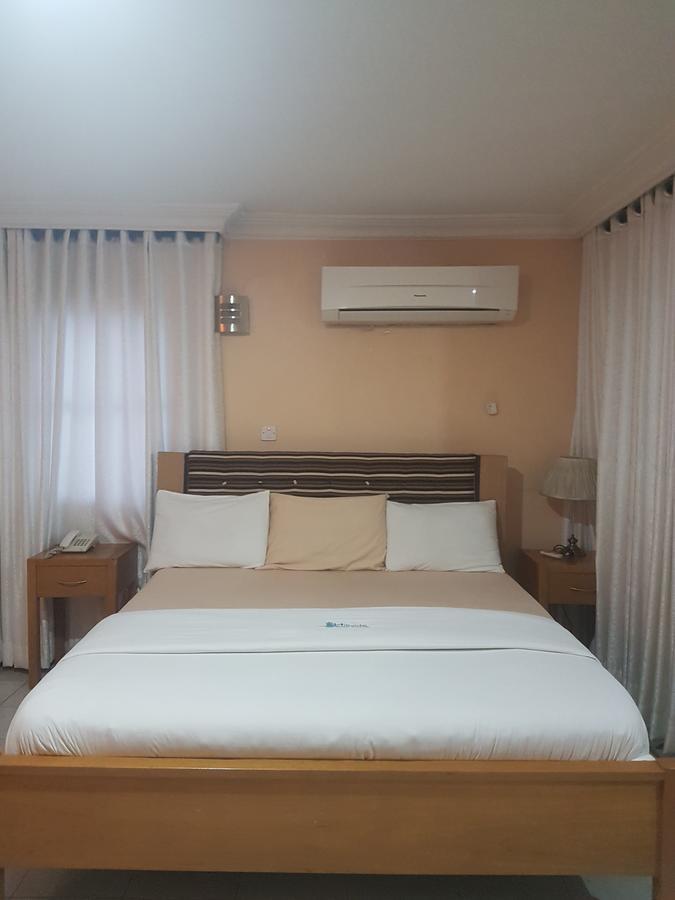 Hillside Gardens Ltd Hotel ลากอส ภายนอก รูปภาพ