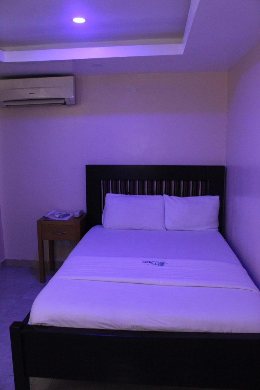 Hillside Gardens Ltd Hotel ลากอส ภายนอก รูปภาพ