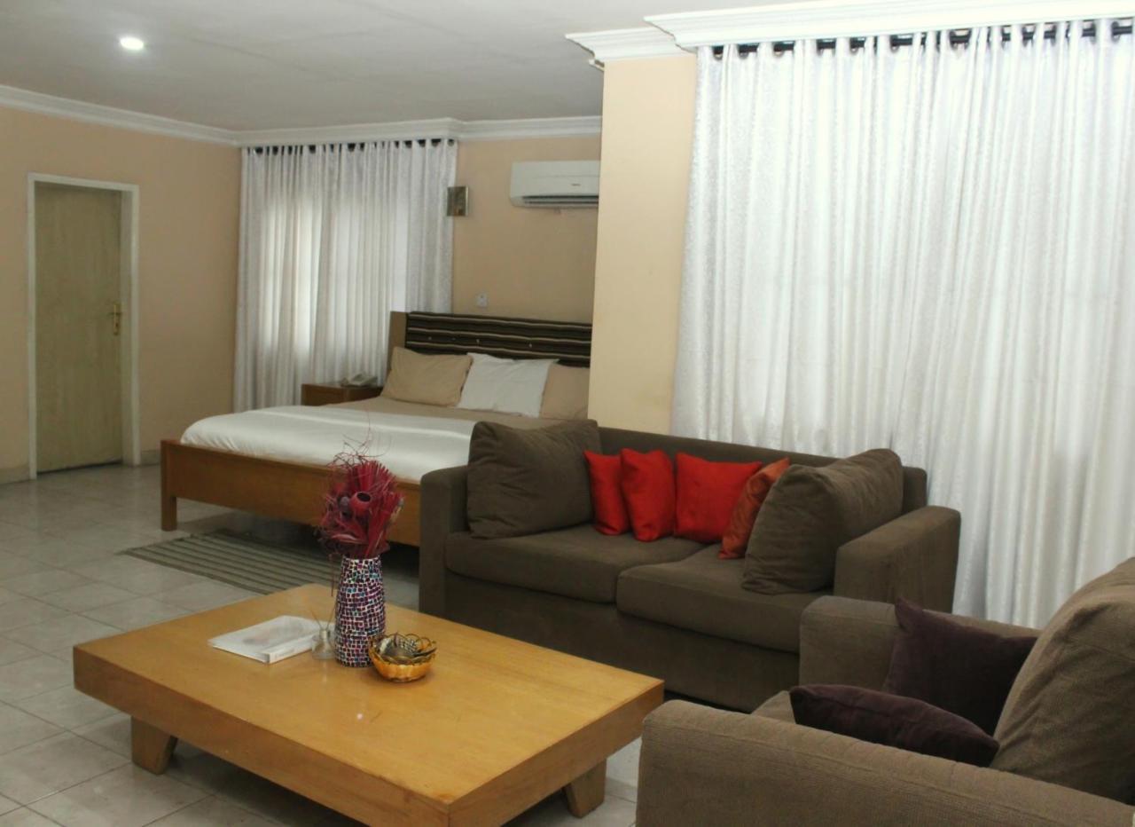 Hillside Gardens Ltd Hotel ลากอส ภายนอก รูปภาพ